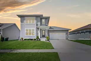 868 Tamarack Ln, Sun Prairie, WI 53590 - Photo 2
