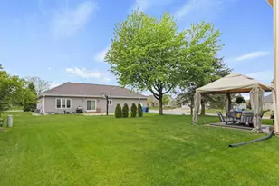 301 Bergamont Blvd, Oregon, WI 53575 - Photo 10