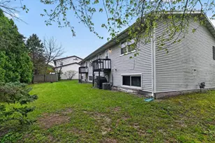 2660-2658 Chesapeake Dr, Fitchburg, WI 53719 - Photo 10
