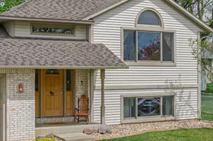 2366 Reinhardt Ct, Reedsburg, WI 53959 - Photo 2