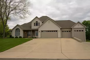 2717 Olin Way, Sun Prairie, WI 53590 - Photo 2