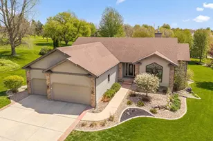 116 Sandy Ct, Mount Horeb, WI 53572 - Photo 2