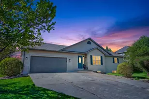 806 Longwood Dr, Oregon, WI 53575 - Photo 2
