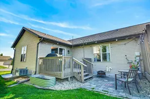 806 Longwood Dr, Oregon, WI 53575 - Photo 2