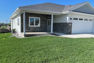 827 Vineyard Dr, Cambridge, WI 53523 - Photo 1