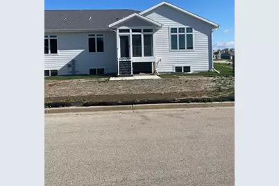 827 Vineyard Drive, Cambridge, WI 53523 - Photo 4