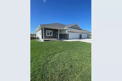 827 Vineyard Drive, Cambridge, WI 53523 - Photo 2