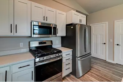 825 Vineyard Drive, Cambridge, WI 53523 - Photo 16