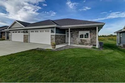 825 Vineyard Drive, Cambridge, WI 53523 - Photo 2