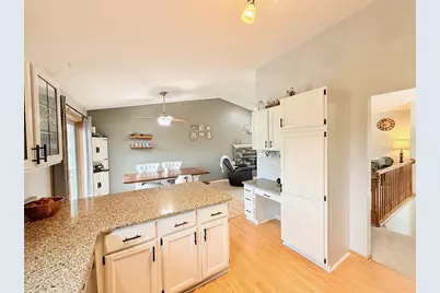 516 Mohawk Trail, DeForest, WI 53532 - Photo 6