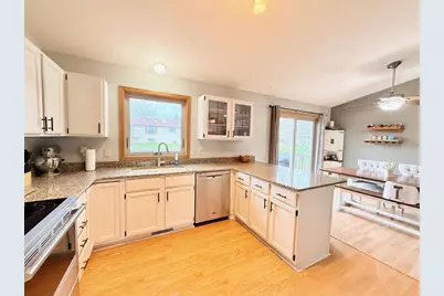 516 Mohawk Trail, DeForest, WI 53532 - Photo 4