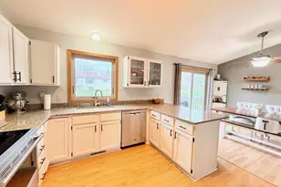 516 Mohawk Trail, DeForest, WI 53532 - Photo 4