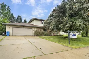 800 Clover Ln, Oregon, WI 53575 - Photo 2