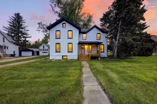 129 W Oak Grove St, Juneau, WI 53039 - Photo 2
