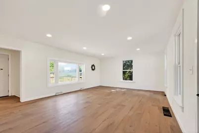 129 W Oak Grove Street, Juneau, WI 53039 - Photo 12