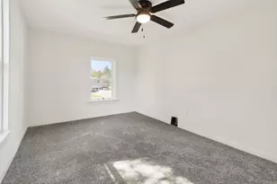 129 W Oak Grove St, Juneau, WI 53039 - Photo 30