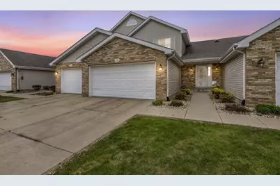 1086 Stonewood Crossing, Sun Prairie, WI 53590 - Photo 2