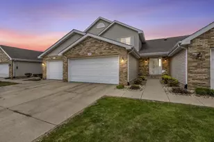 1086 Stonewood Crossing, Sun Prairie, WI 53590 - Photo 2