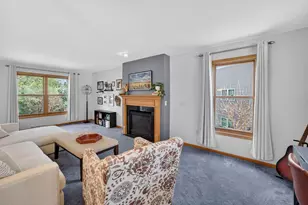 2877 Larkspur Ln, Fitchburg, WI 53711 - Photo 4