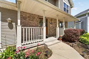 2877 Larkspur Ln, Fitchburg, WI 53711 - Photo 2