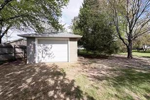1214 Hillcrest Rd, Black Earth, WI 53515 - Photo 8
