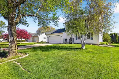 668 Ruxton Ridge Drive, Sun Prairie, WI 53590 - Photo 2