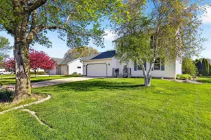 668 Ruxton Ridge Dr, Sun Prairie, WI 53590 - Photo 2