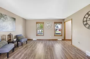 668 Ruxton Ridge Dr, Sun Prairie, WI 53590 - Photo 4