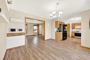 668 Ruxton Ridge Dr, Sun Prairie, WI 53590 - Photo 12