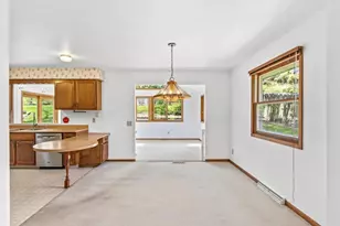 506 Valley Rd, Madison, WI 53714 - Photo 14