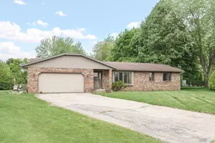 704 Meadow Ct, DeForest, WI 53532 - Photo 2