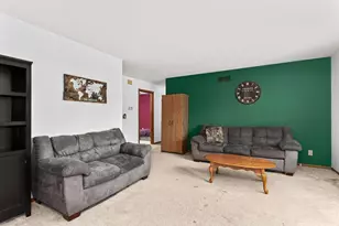 704 Meadow Ct, DeForest, WI 53532 - Photo 4