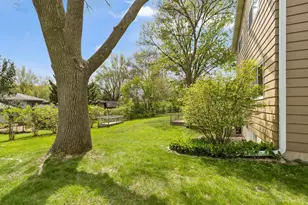7109 Friendship Ln, Middleton, WI 53562 - Photo 4