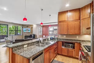 808 Williamson St, Madison, WI 53703 - Photo 8