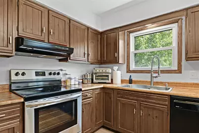 5737 Williamsburg Way, Fitchburg, WI 53719 - Photo 10