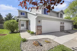 308 W Clover Ln, Cottage Grove, WI 53527 - Photo 2