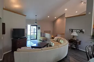 125 Meadow Ridge Ln, Madison, WI 53704 - Photo 4