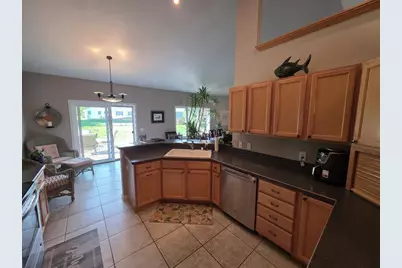 125 Meadow Ridge Lane, Madison, WI 53704 - Photo 8