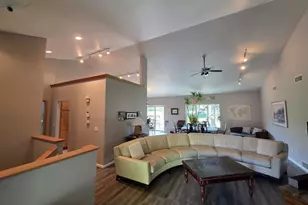 125 Meadow Ridge Ln, Madison, WI 53704 - Photo 2
