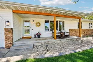 1102 S Holiday Dr, Waunakee, WI 53597 - Photo 2