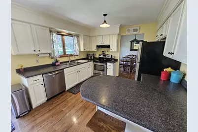 634 Naragansett Avenue, Baraboo, WI 53913 - Photo 10