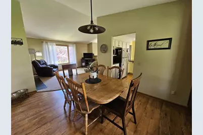 634 Naragansett Avenue, Baraboo, WI 53913 - Photo 8