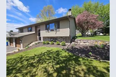 634 Naragansett Avenue, Baraboo, WI 53913 - Photo 2