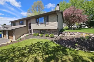 634 Naragansett Ave, Baraboo, WI 53913 - Photo 2