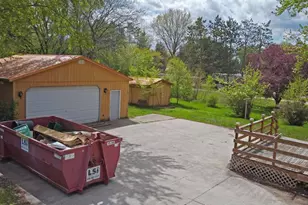 614 Sherman St, Mauston, WI 53948 - Photo 2