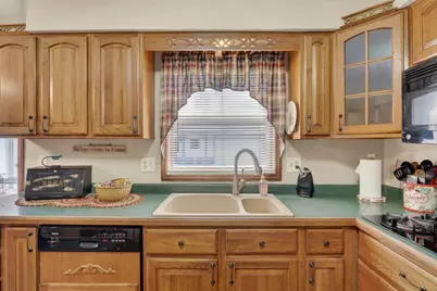 2215 Grant Avenue, Janesville, WI 53546 - Photo 8