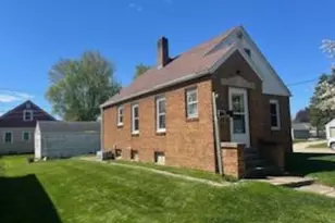 425 Grandview Ave, Waupun, WI 53963 - Photo 2