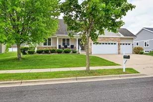 1657 Silverado Dr, Sun Prairie, WI 53590 - Photo 2