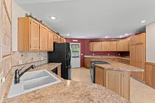 1827 Huntington Park Dr, Reedsburg, WI 53959 - Photo 16
