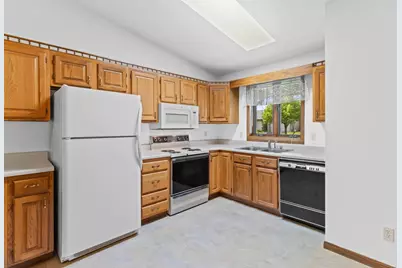 639 Wood Violet Lane, Sun Prairie, WI 53590 - Photo 2